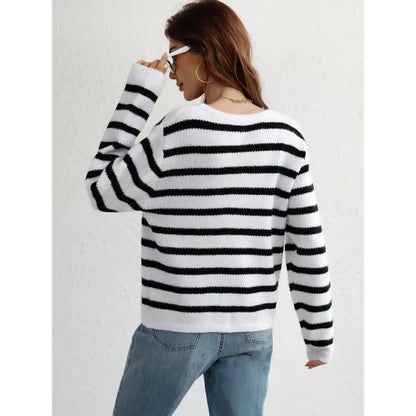 Gemütlicher Grobstrickpullover mit Knöpfen und Taschen