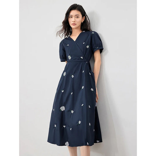 Liesel® | Wickelkleid mit Blumenstickerei und Puffärmeln