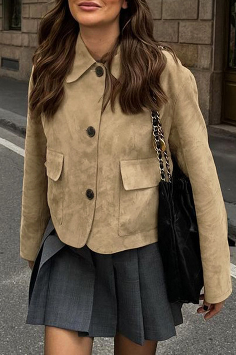 Legere Jacke mit Knopfleiste und umklappbarem Kragen