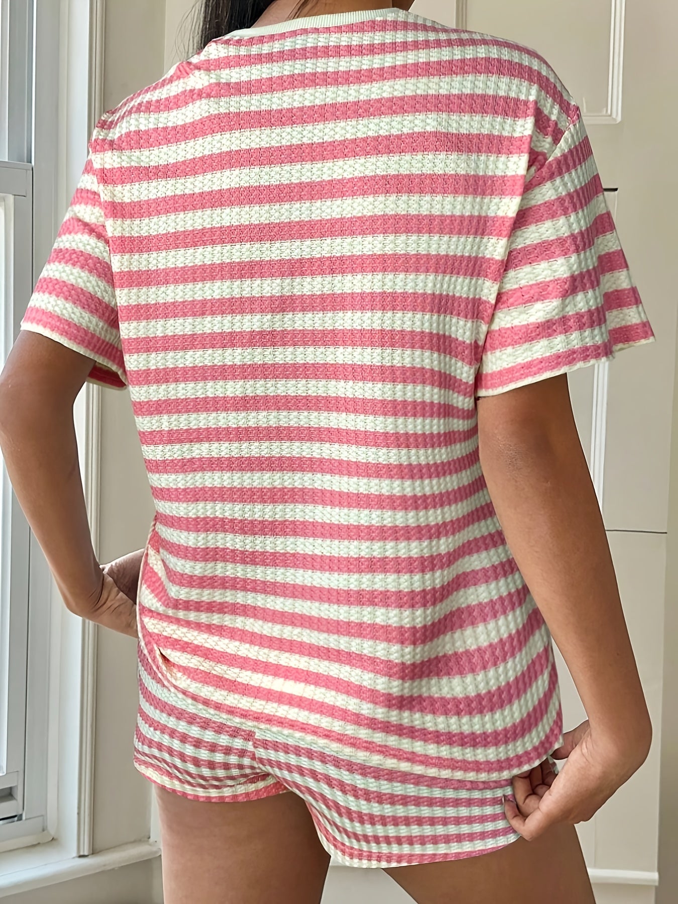 Gestreiftes T-Shirt mit Rundhalsausschnitt und Shorts Freizeitset