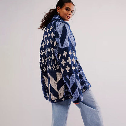 Bequeme weiche Jacke mit modernen geometrischen Mustern