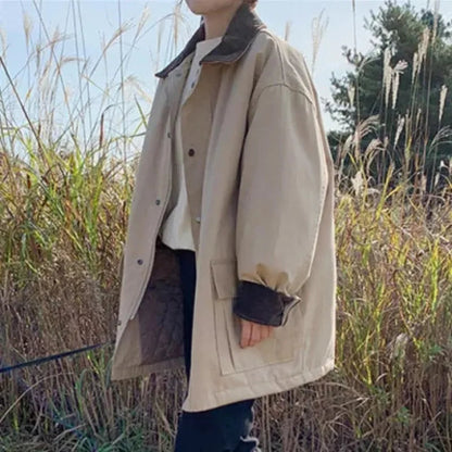 Vintage-inspirierte Damenjacke mit umklappbarem Kragen und großen Taschen