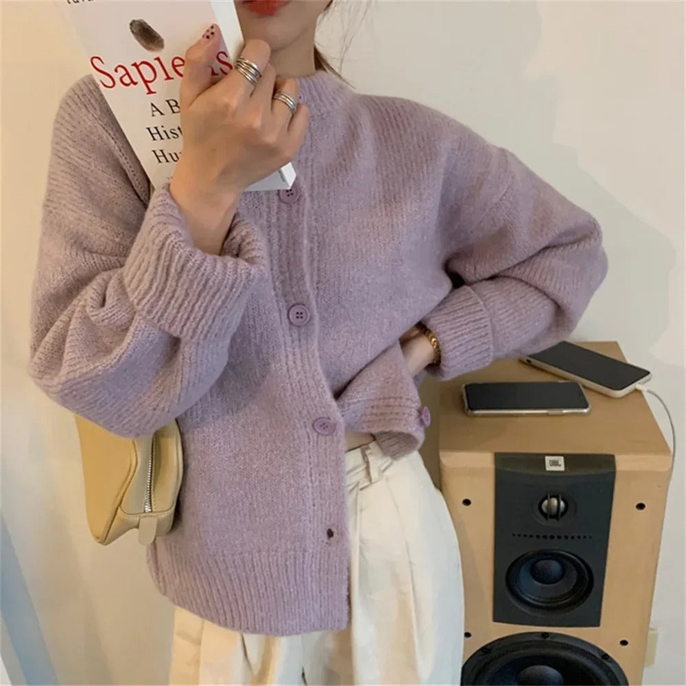 Gemütlicher lässiger Strickcardigan-Pullover