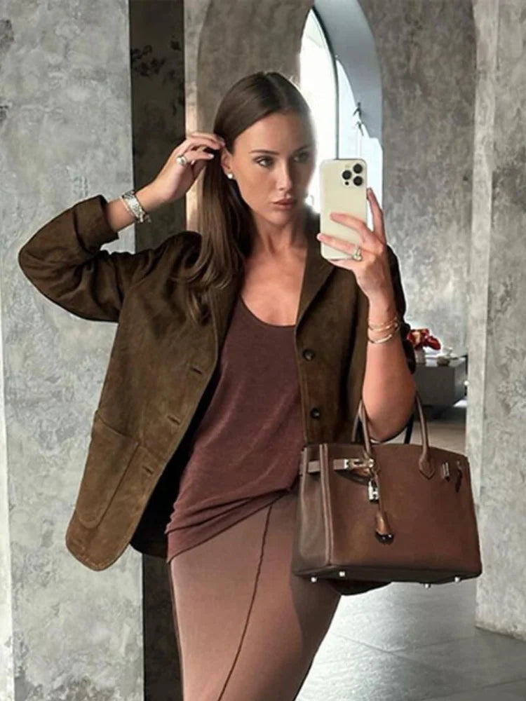 Stylische warme braune Reversjacke für legere Eleganz