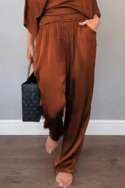 Schickes Wickeloberteil und lässiges Hose-Set