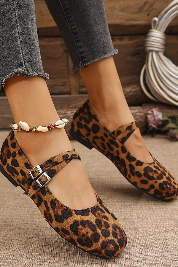 Gespitzte Wildleder-Schnürschuhe mit rundem Zehenbereich