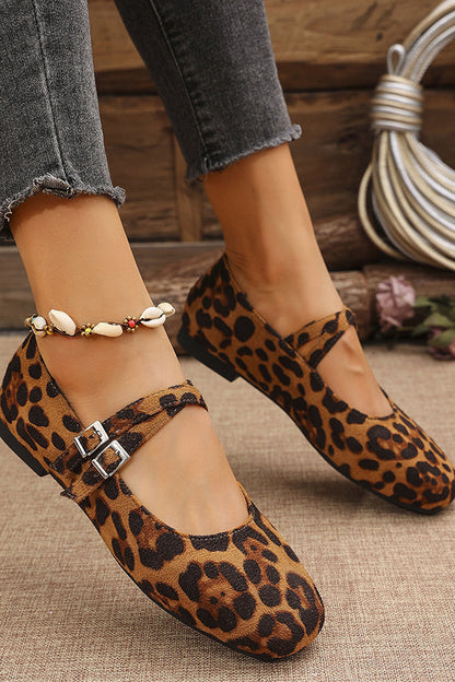 Gespitzte Wildleder-Schnürschuhe mit rundem Zehenbereich