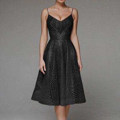 Seidiges Midikleid mit Spaghetti-Trägern für elegante Abende