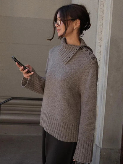 Gemütlicher Pullover mit Knopfleiste und locker sitzendem Rollkragen