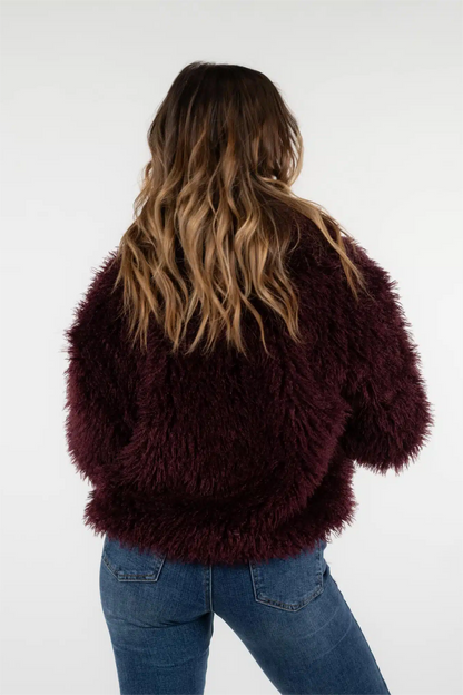 Gemütlicher Plüsch-Kunstpelzmantel für winterliche Eleganz