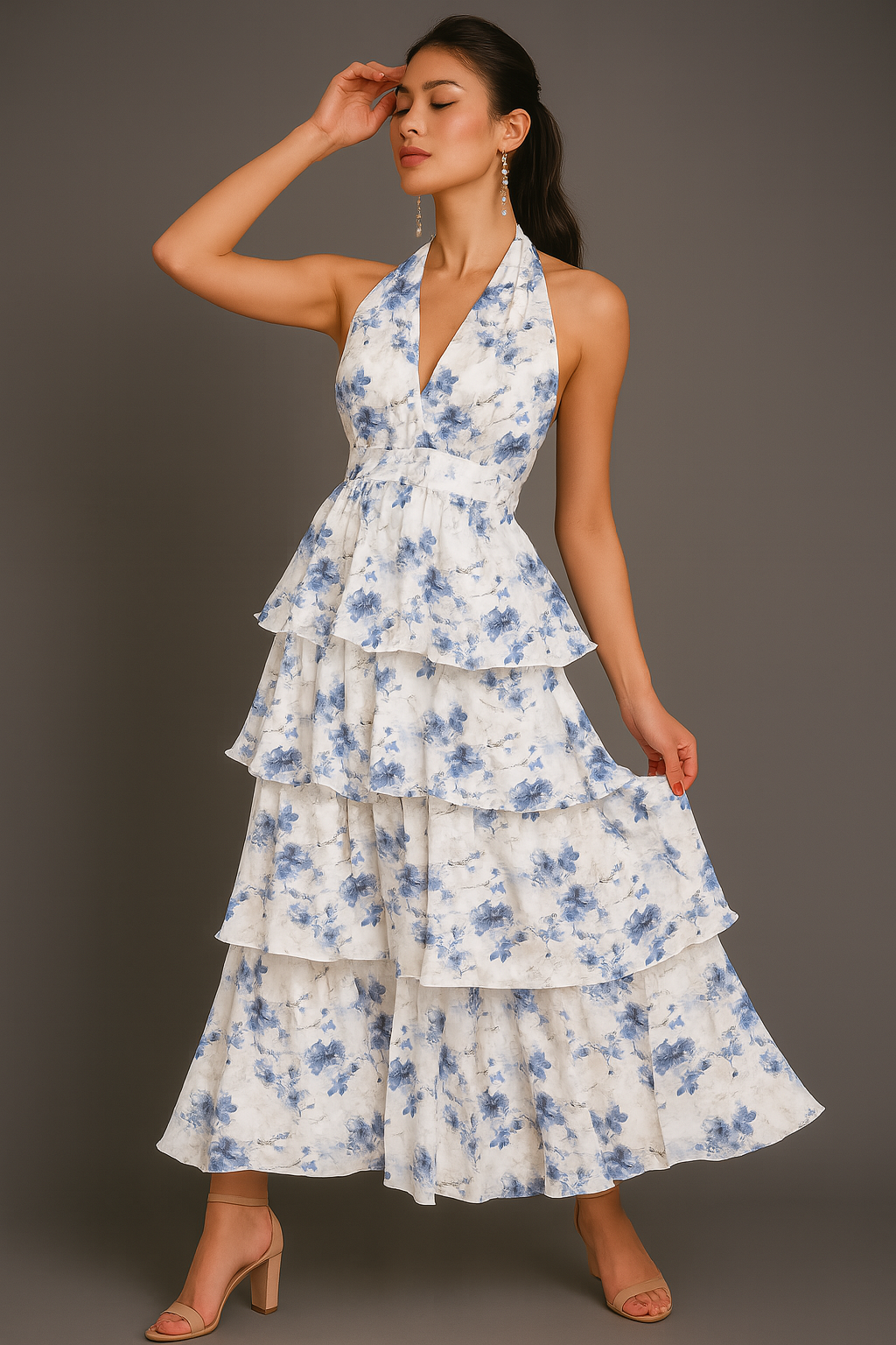 Maxikleid mit Blumenmuster, Neckholder, Stufen und Volants, Taillendetail