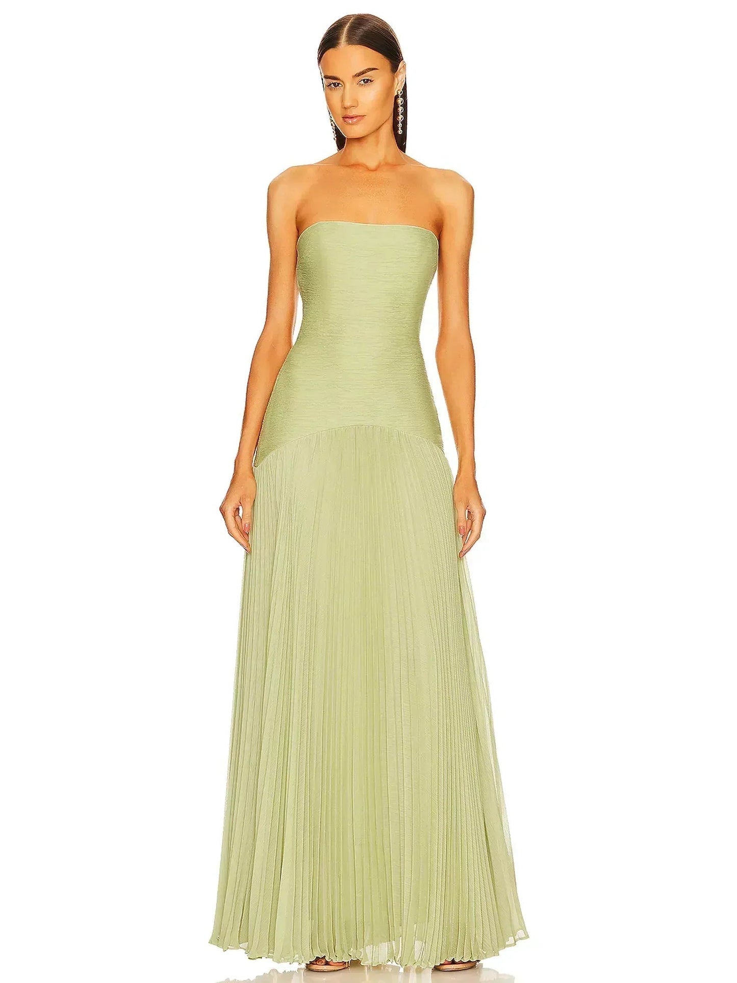 Fließendes grünes Maxikleid für Sommertage