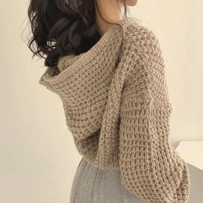 Gestrickter Kapuzenkurzcardigan mit Ausschnittdetail