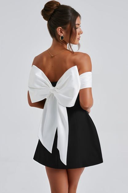 Della ärmelloses Minikleid mit Rüschenverzierung