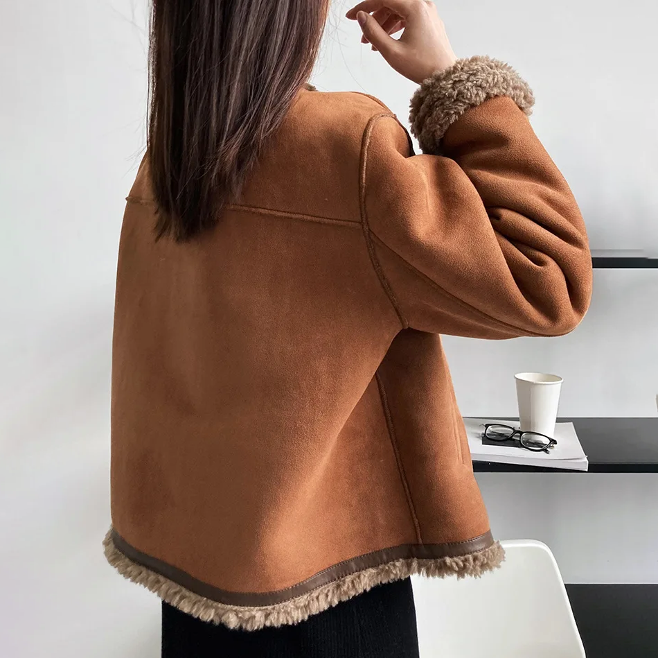 Gemütliche braune Fleece-gefütterte Jacke zum Knöpfen