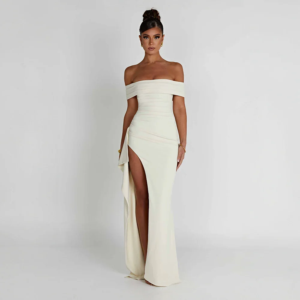 Maxikleid mit schulterfreiem Schnitt und Schlitz