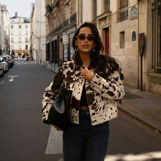Jacke mit Kuhmuster, Reverskragen und stylischen Druckknöpfen