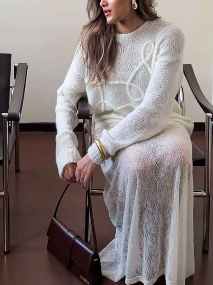 Gemütlicher übergroßer Pullover mit eleganten Stickereidetails