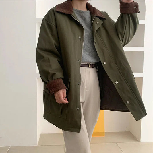 Vintage-inspirierte Damenjacke mit umklappbarem Kragen und großen Taschen