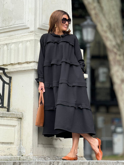 Elegantes klassisches schwarzes ärmelloses Kleid