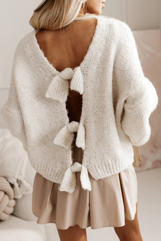Gemütlicher Strickpullover mit offenem Rücken und Schleife