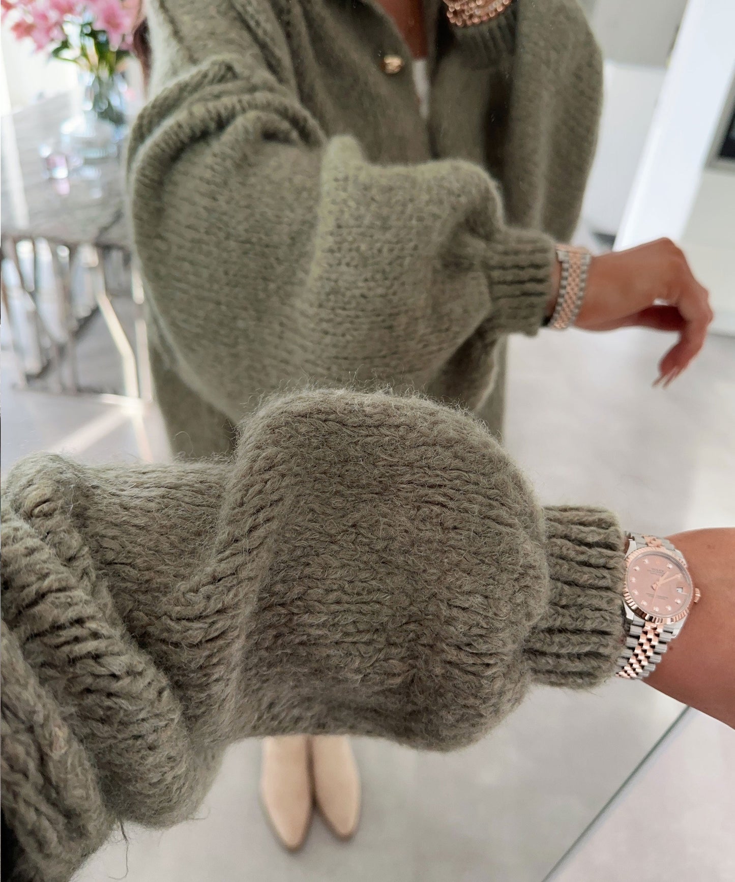 Gemütlicher übergroßer Strickcardigan in sanftem Khaki