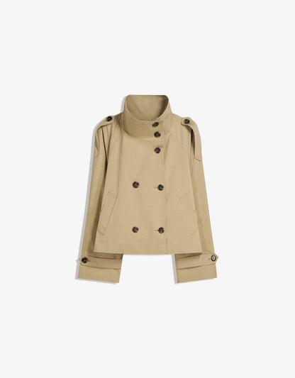 Klassischer leichter Herbst-Trenchcoat