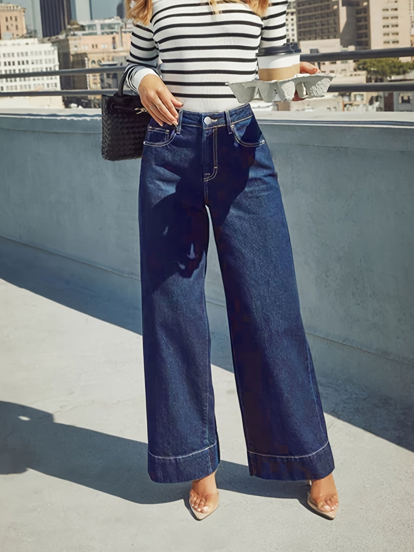Hochtaillierte, weit geschnittene Stretch-Jeans mit Umschlag am Saum