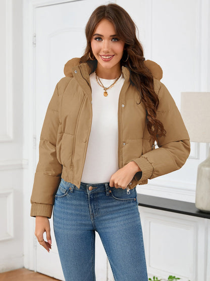 Gemütliche wattierte Winterjacke mit Fellkapuze und Taschen