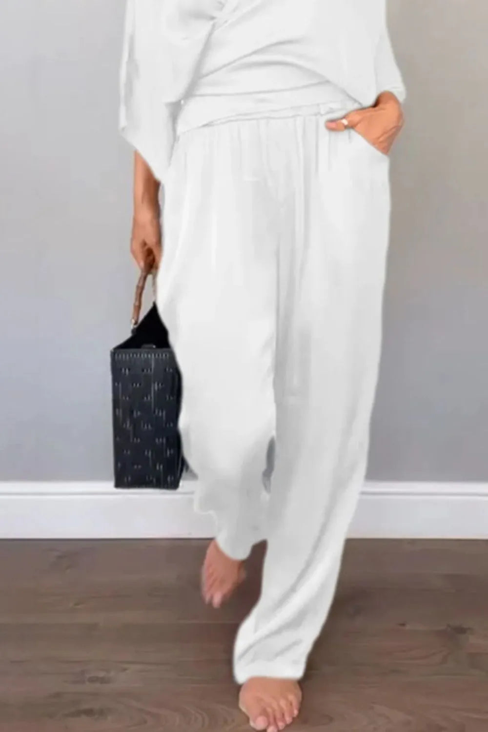 Schickes Wickeloberteil und lässiges Hose-Set