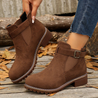 Schicke Stiefeletten mit Blockabsatz, Schnallenriemen und elastischen Seiten