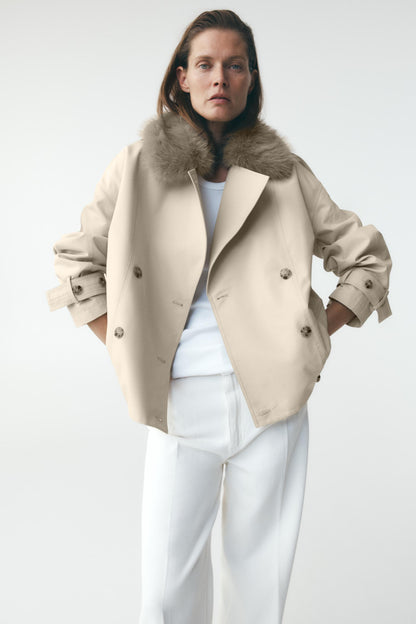 Schicker Trenchcoat aus Kunstpelz