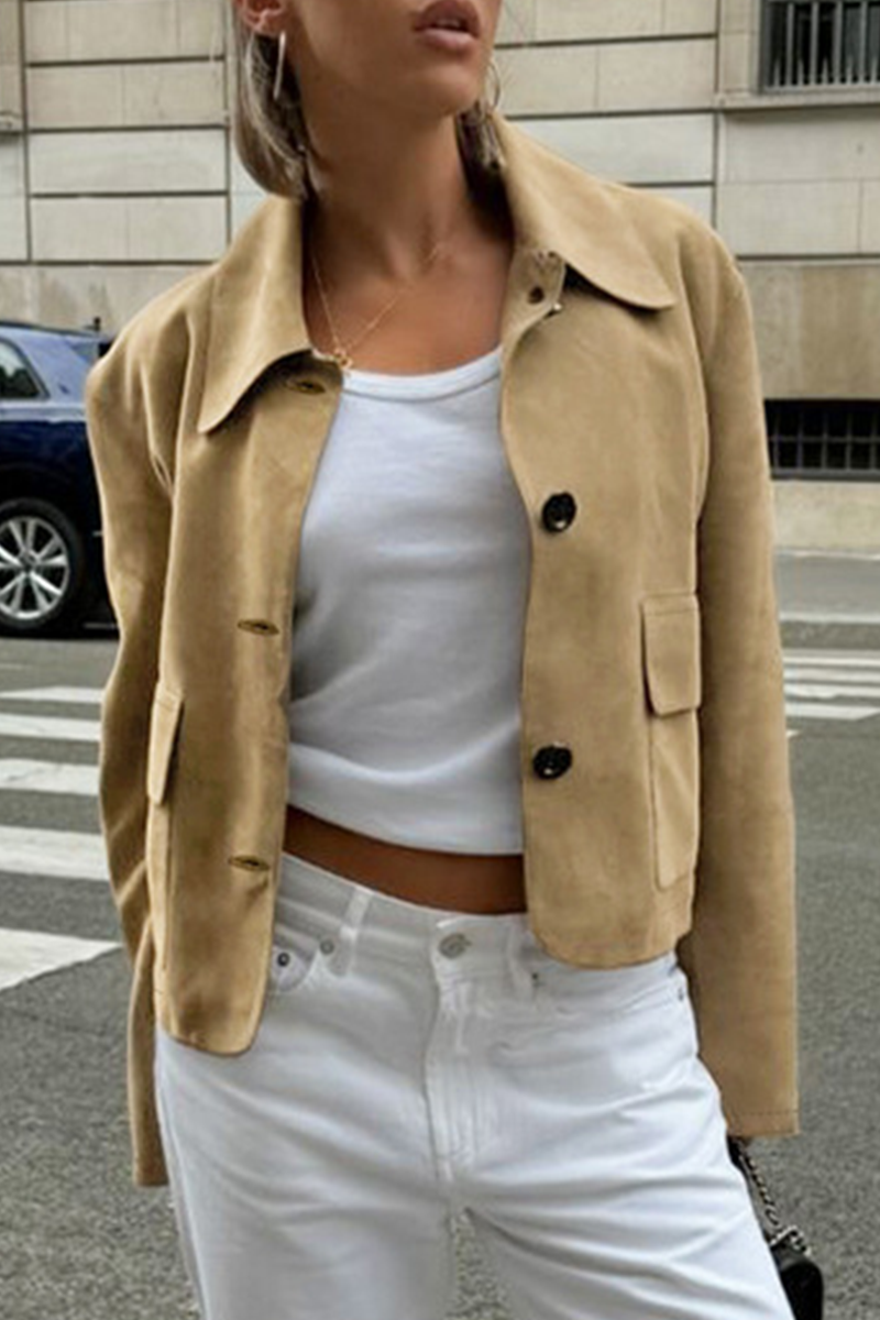 Legere Jacke mit Knopfleiste und umklappbarem Kragen
