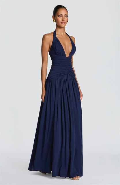Maxikleid mit Neckholder, gerafftem hohem Schlitz und tiefem V-Rücken