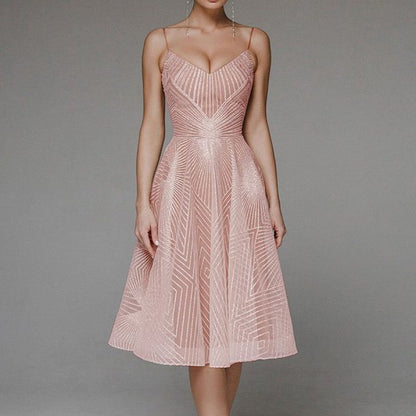 Seidiges Midikleid mit Spaghetti-Trägern für elegante Abende