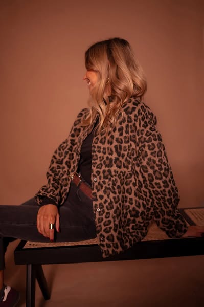 Schicke Damen-Bomberjacke mit gerafften Ärmeldetails