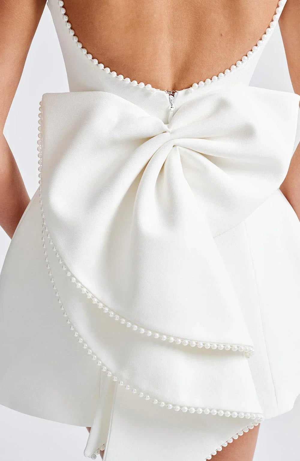 Cocktailkleid für Damen mit Schleifenrücken