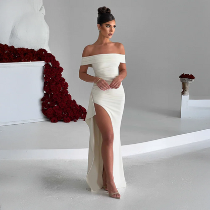 Maxikleid mit schulterfreiem Schnitt und Schlitz