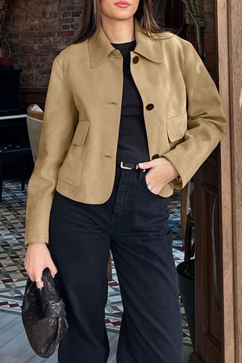 Legere Jacke mit Knopfleiste und umklappbarem Kragen