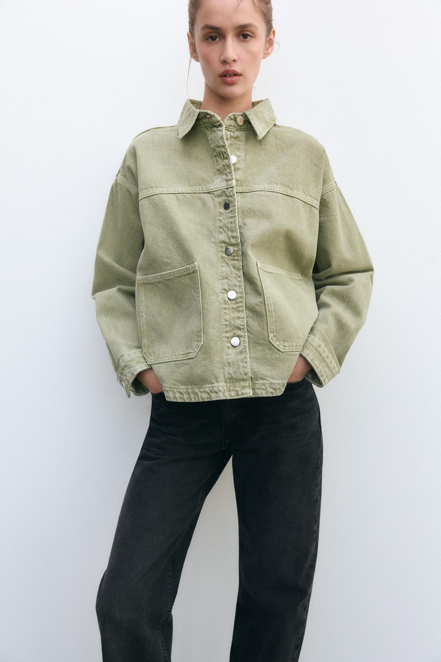 Klassische Khaki-Jeansjacke für den Alltagsstil