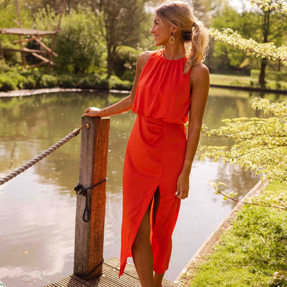 Fließendes Sommerkleid mit elegantem Charme