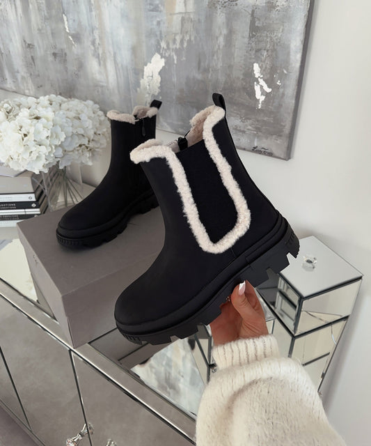 Schicke schwarze Leder-Kurzstiefel
