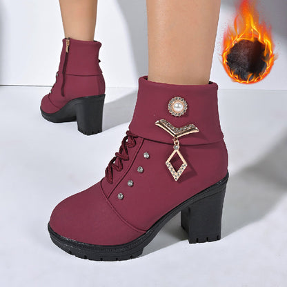 Schicke Knöchelhohe Stiefel mit Strasssteinen und klobigem Absatz