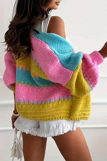 Gemütliche Freizeit-Strickjacke mit kontrastierender Nahtverzierung