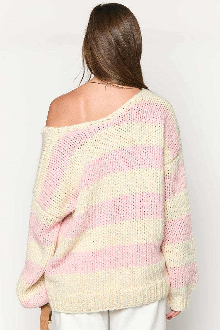 Gemütlicher schulterfreier gestreifter Strickpullover für den Herbst