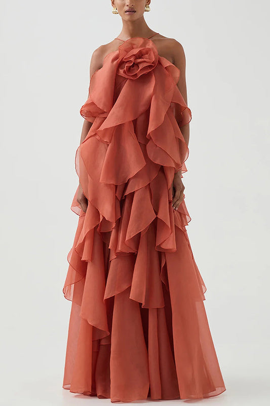 Gestuftes Maxikleid mit Volants, Neckholder und Rosendetail