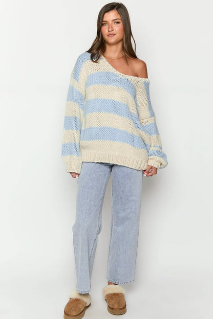 Gemütlicher schulterfreier gestreifter Strickpullover für den Herbst