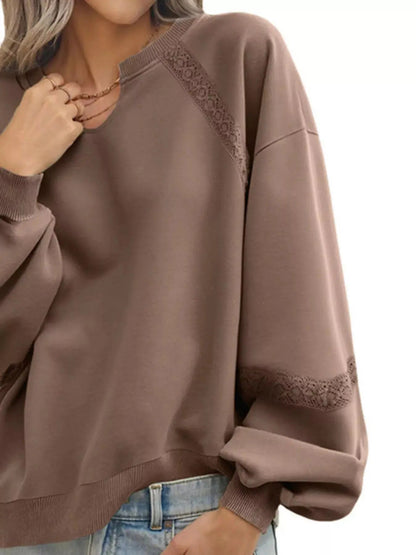 Gemütliches Sweatshirt mit Spitzenbesatz für lässig schicke Looks