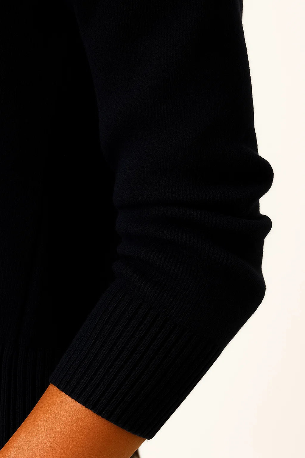 Moderner gemütlicher langärmliger Cardigan