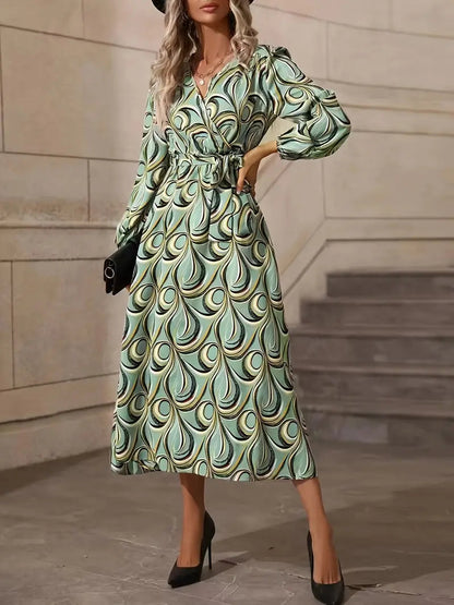 Elegantes Wickelkleid mit Neckholder